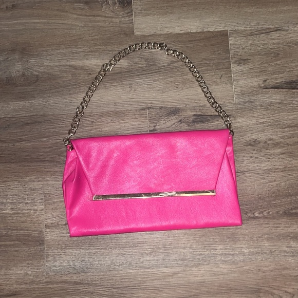 Pink Fuschia New York and Company chain bag. - Picture 3 of 9